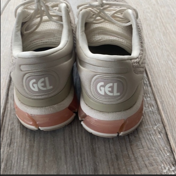 ASICS gels - Picture 3 of 7